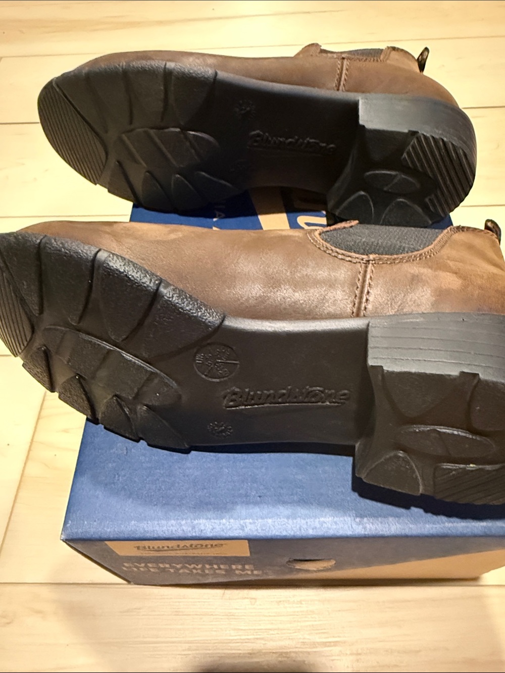 Blundstone Black Chelsea Boots - Stamped Sole Detail - Picture 2 of 10